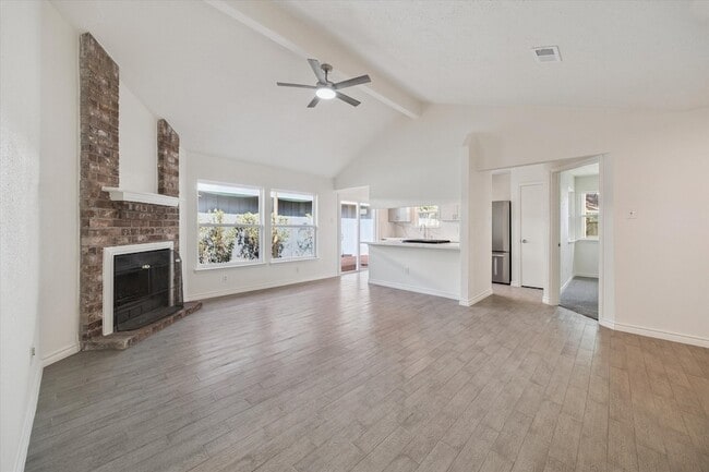 Building Photo - 9327 Crescent Moon Dr