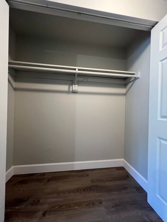 Building Photo - $1,795 ** Annual ** Available 5/15/26 ** Recently Upgraded **3 Bedroom / 2 Bath * Port Charlotte