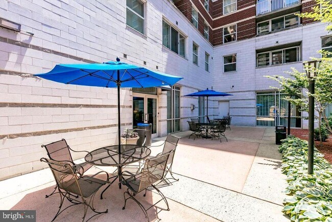 Building Photo - 880 N Pollard St