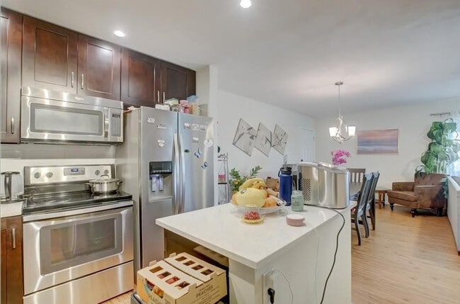 Building Photo - 2990 NE 16th Ave