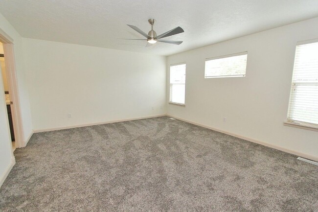 Building Photo - Spacious Craftsman Style Home