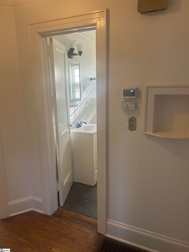 Building Photo - 9 W Mountainview Ave