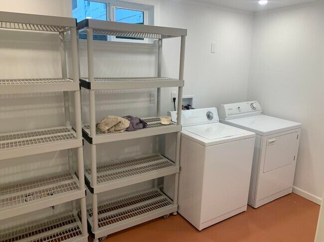 Building Photo - Impecable Remodel of Historic Eastmoreland Gem