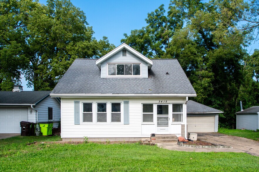 Primary Photo - 3415 N California Ave