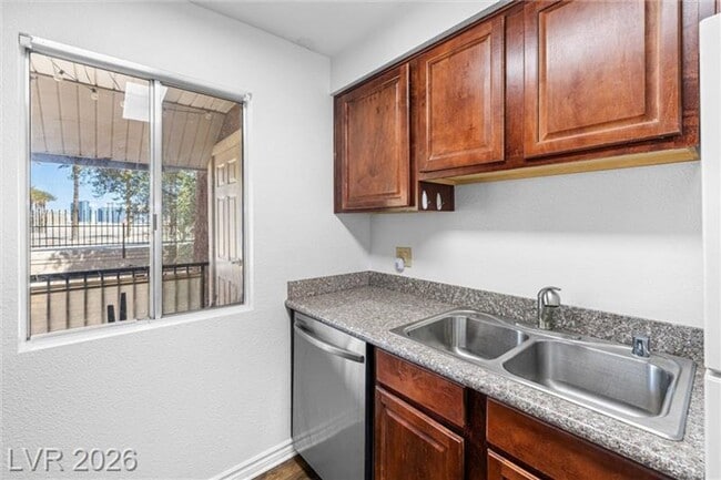 Building Photo - 4450 Sandy River Dr