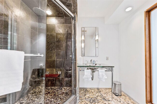 Building Photo - 3329 NE 17th St