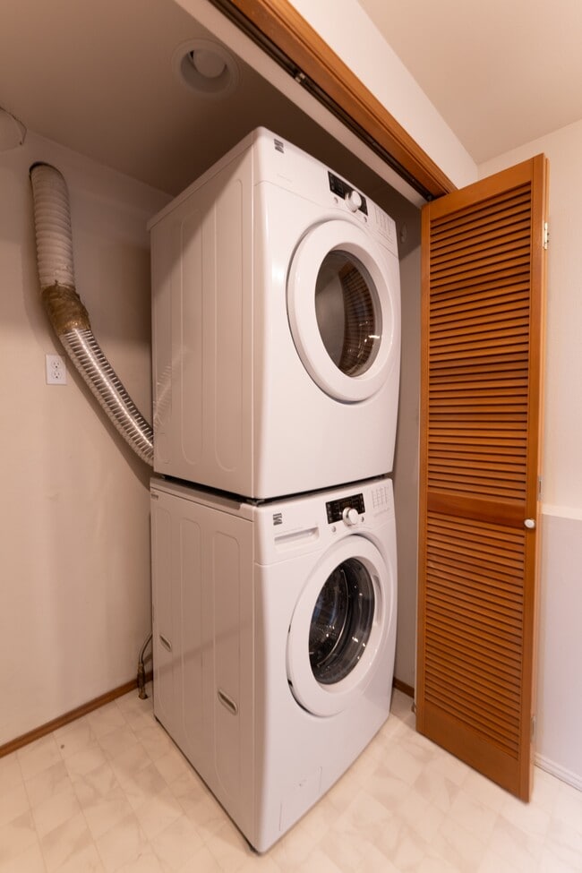 Building Photo - 10358 Riviera Pl NE