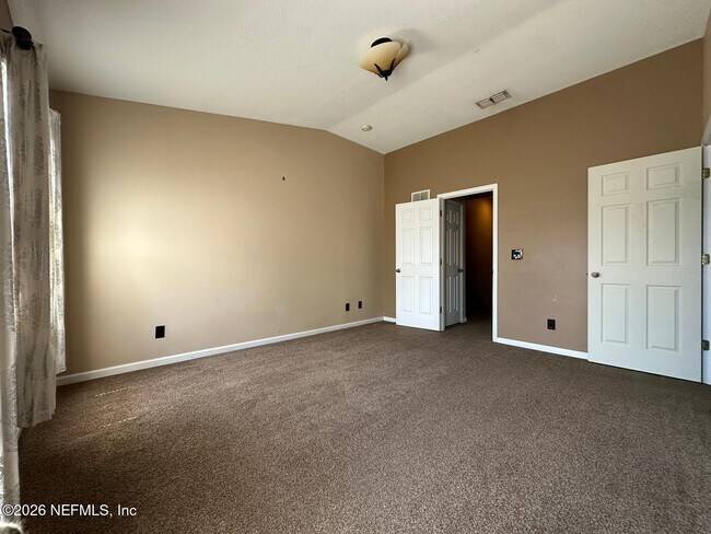 Building Photo - 5880 Sandstone Way