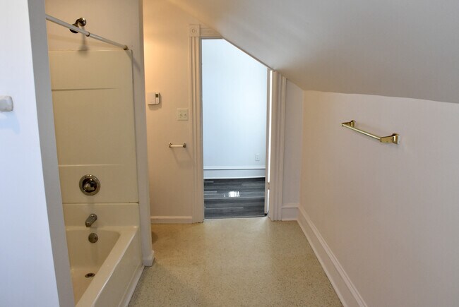 Building Photo - 352 Randolph St