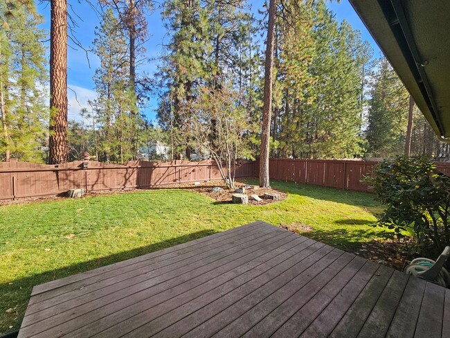 Building Photo - 6902 N Old Fort Dr