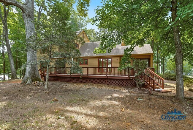 Building Photo - Swanky Brandermill Contemporary Home available NOW