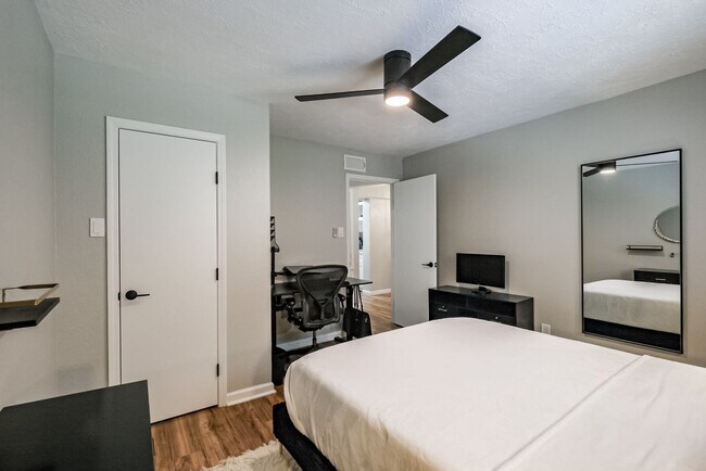 Building Photo - 2507 Montrose Blvd