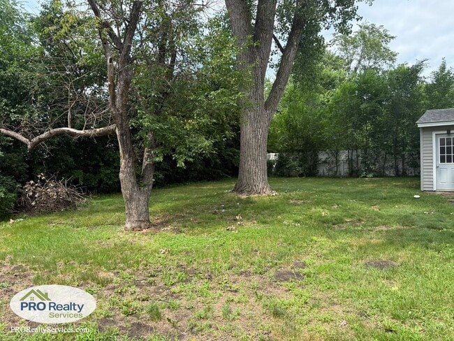 Building Photo - 2 Bedroom Home with a Large Fenced in Yard