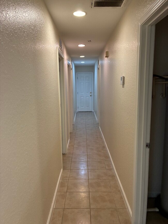 Building Photo - Beautiful 3/2 Duplex in Bay St. Louis MS