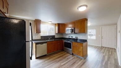 Building Photo - Charming 2 Bedroom Duplex - Granite Counters, Plank Flooring, Fully Fenced, Storage Shed!