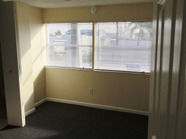 Building Photo - Spacious 3/2 Mobile Home