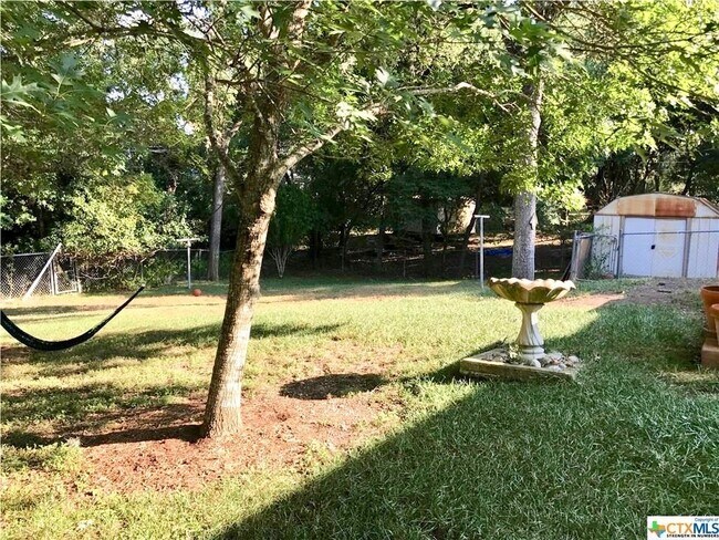 Building Photo - Charming 3 Bedroom Home - Large Backyard - Carport