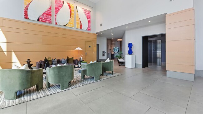 Building Photo - Luxury 1 Bed • 1 Bath at Spire Condominiums