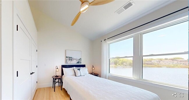 Building Photo - 38 Beach St