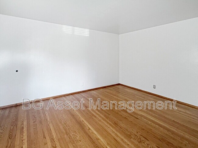 Building Photo - 121 Eddy St
