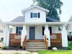 Building Photo - Beautifully Renovated and Move in Ready!