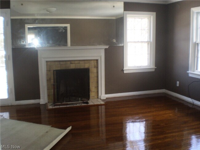 Building Photo - 3565 Normandy Rd