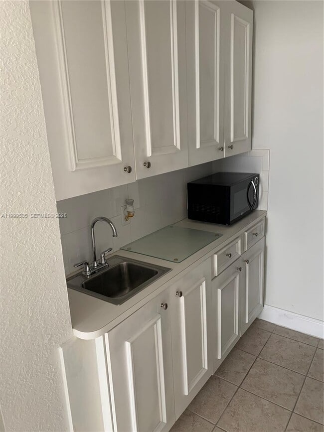 Building Photo - 3181 SW 84th Ct