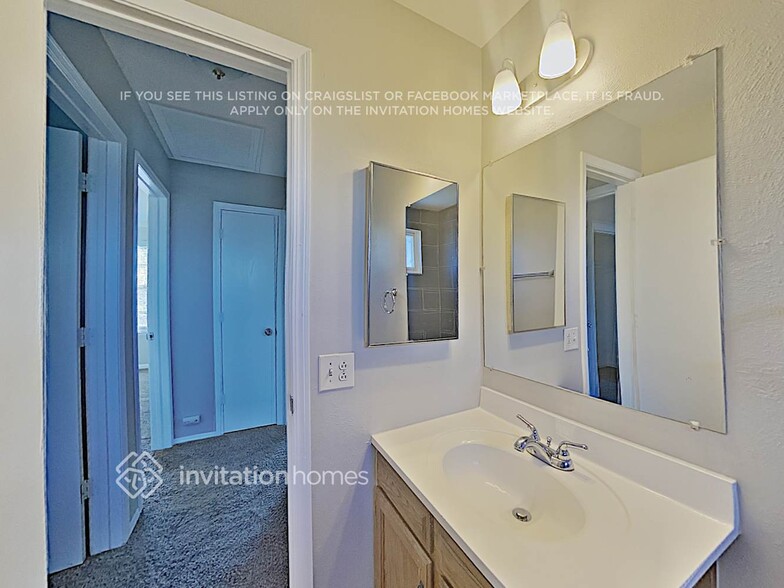 Building Photo - 16943 E Ithaca Cir