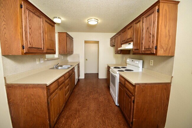 Building Photo - Spacious 3-Bedroom Home in Jenks School District with Bonus Loft & Private Patio