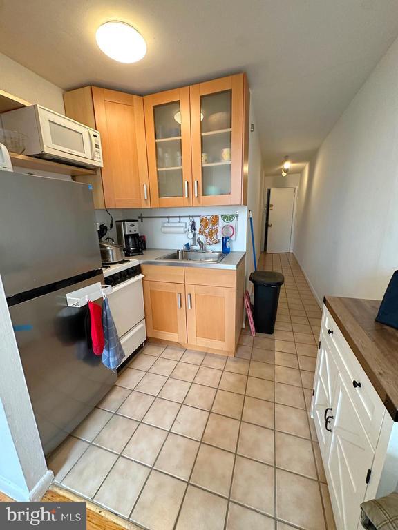 Building Photo - 322 S 11th St