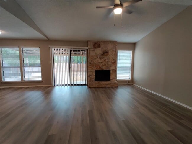 Building Photo - 5103 Summerset Trail