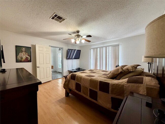 Building Photo - 15111 Chasehill Dr