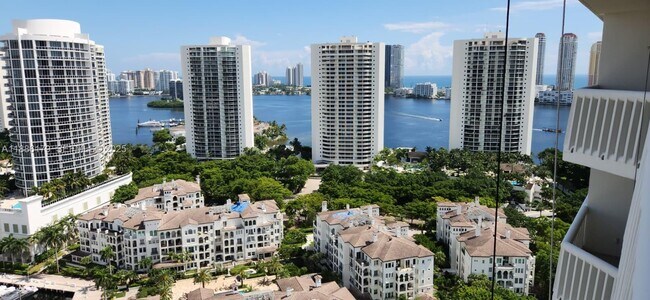 Building Photo - 2000 Island Blvd