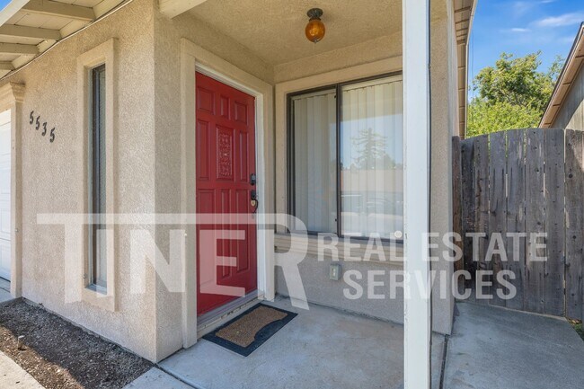 Building Photo - 5535 E Knoll Dr