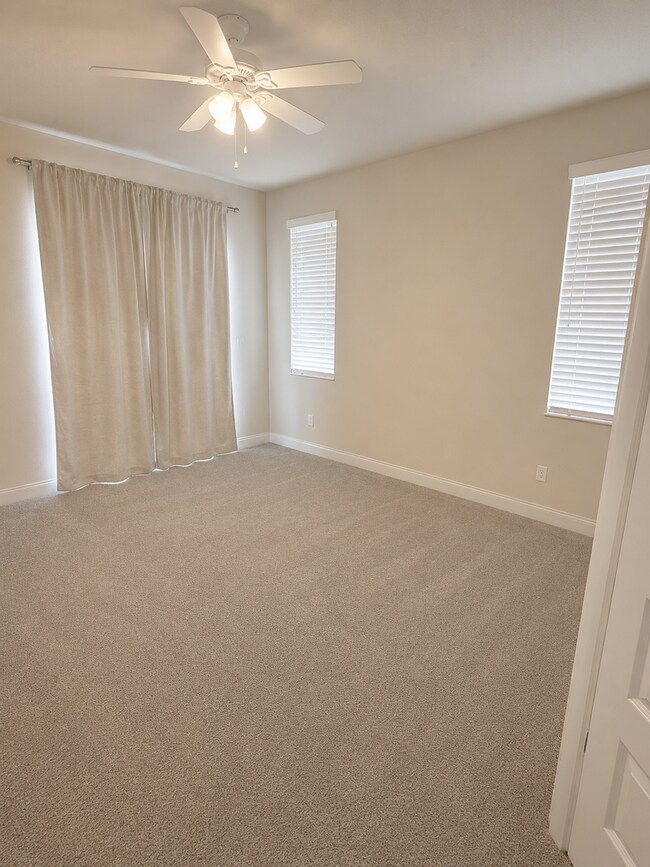 Building Photo - Spacious 3 Bed / 2.5 Bath Home with Dual Balconies