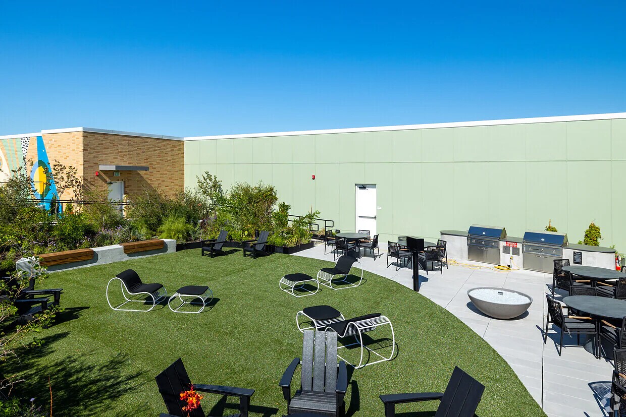 Building Photo - 1010 Springdale Rd