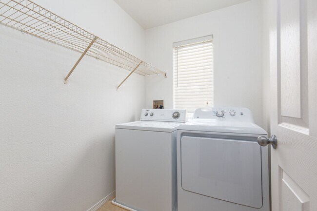 Building Photo - Very clean SW home near Sunset/215 for only $1875