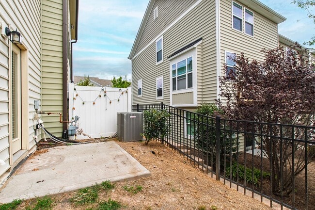 Building Photo - Charming 3BR Townhome in Brightleaf at the...
