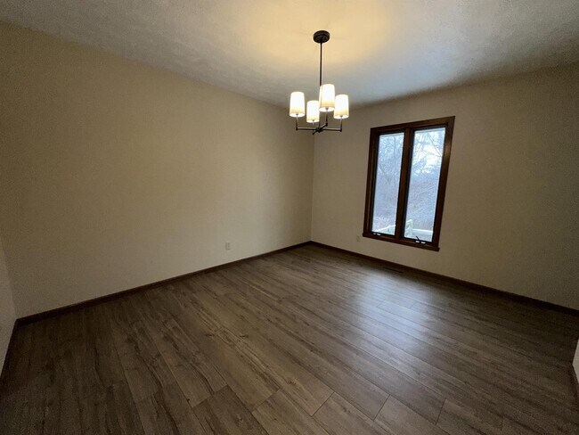 Building Photo - 5811 Whispering Way