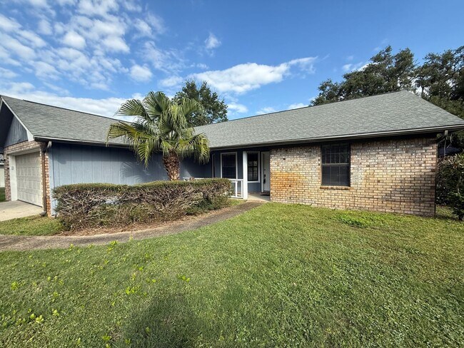 Building Photo - Gulf Breeze - Paradise Bay - 3 bedroom, 2 bathroom w/ lawn care included