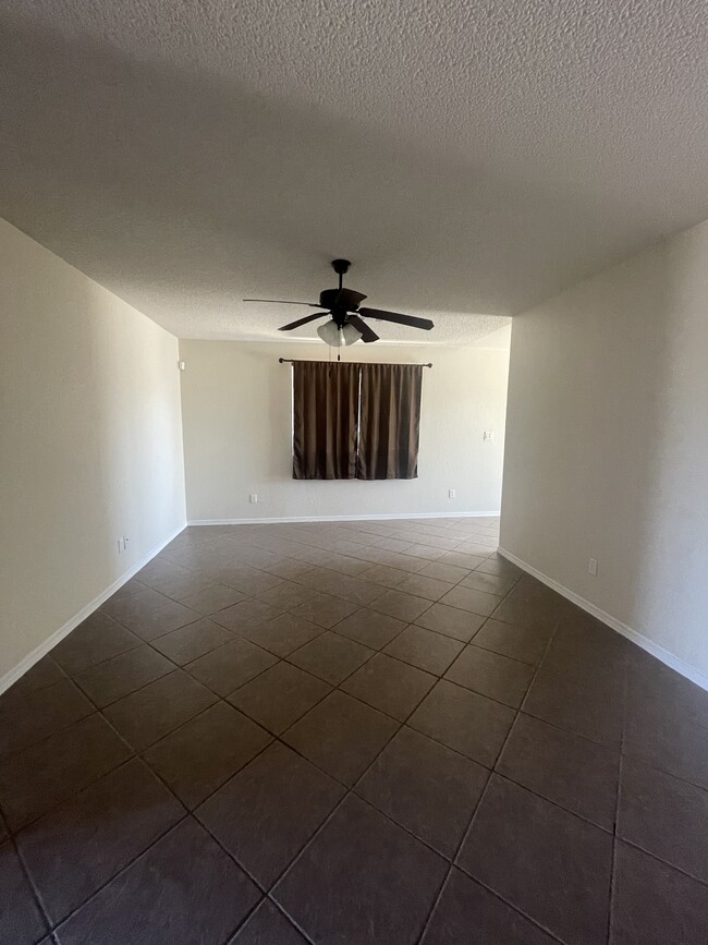 Building Photo - 1832 Shreya St