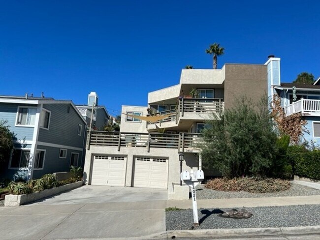 Building Photo - Granada34021