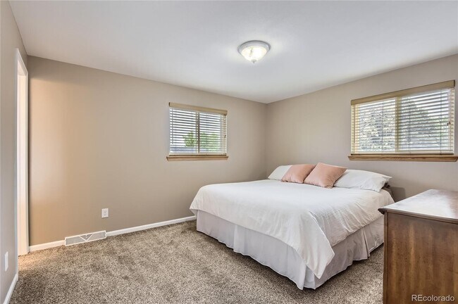 Building Photo - 13123 Spica Dr