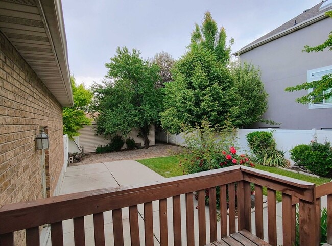 Building Photo - 5 BD 3 BA 2900 sq ft HOME IN DRAPER.