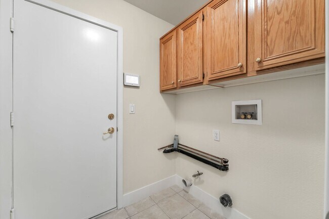 Building Photo - Single-Story Seven Hills Retreat with Stunning City & Mountain Views!
