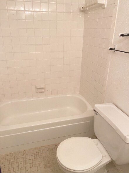 Building Photo - 1717 Park St