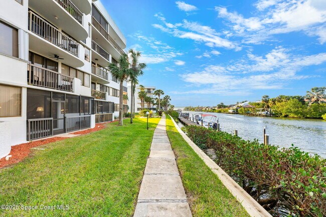 Building Photo - 300 Columbia Dr