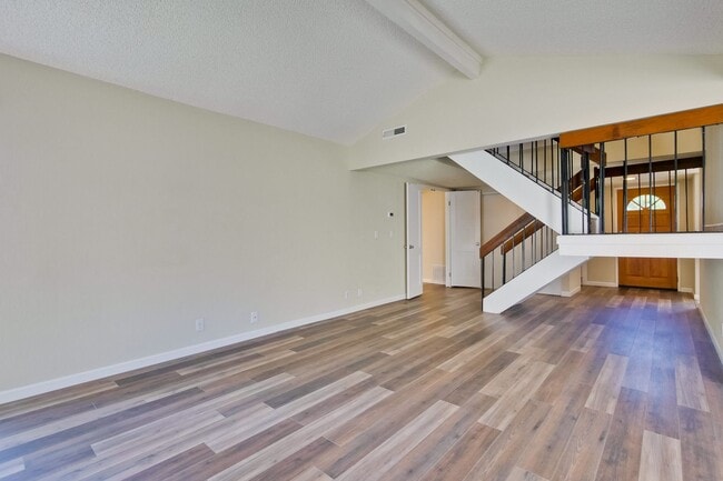 Building Photo - Reduced-Beautiful 3 bedroom 2 bath Single Family Home $4395