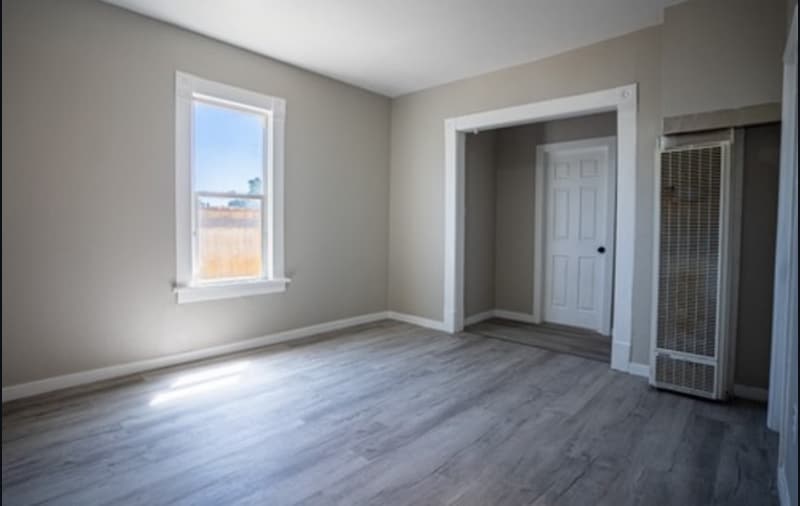 Building Photo - 619 W 7th St