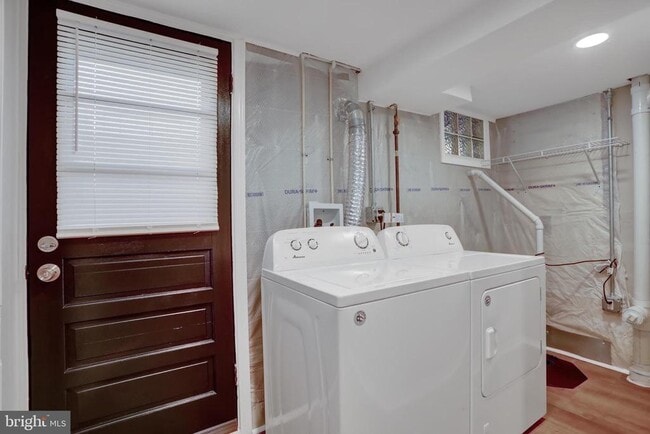 Building Photo - 2857 Plainfield Rd